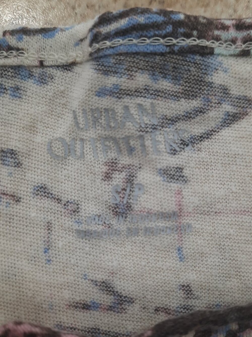 Vtg inspired world map top - Urban Outfitters brand - Picture 7 of 11